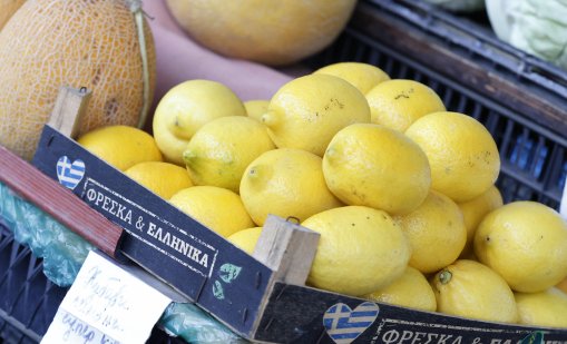 На борсата: Основни храни поскъпват, скачат и цените на плодове и зеленчуци