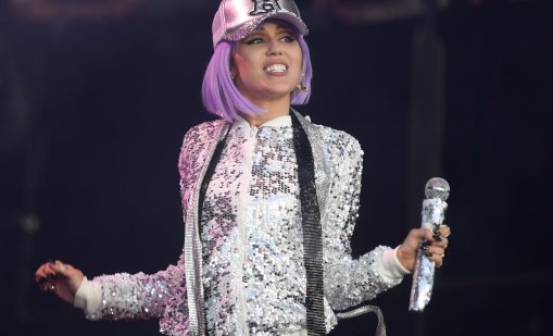 Любимият на Майли Сайръс я изненадал като предложил брак в Япония