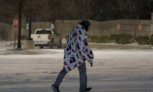 Снежните бури в Афганистан отнеха поне 61 живота