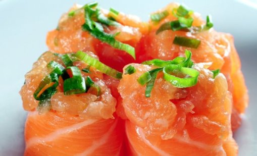 Рецептата Dnes: Рулца с пушена сьомга