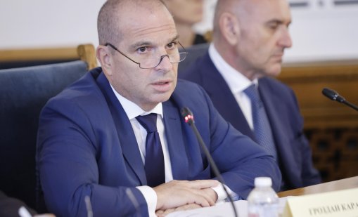 Освободиха директора на „Автомобилна администрация“ заради скандала с Роби Уилямс