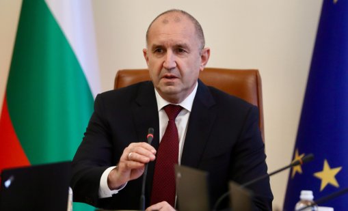 "Бронята" на Радев дава кредит на доверие на кабинета, Йотова с най-голямо одобрение
