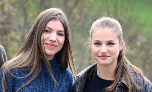 Принцеса Леонор и инфанта София показаха моден вкус на прием в двореца в Палма де Майорка
