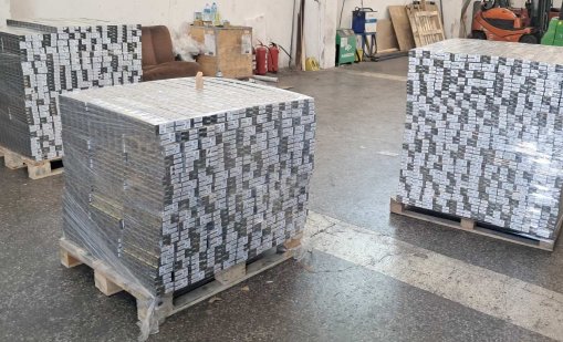 Митничари задържаха над 560 000 къса контрабандни цигари на "Капитан Андреево"
