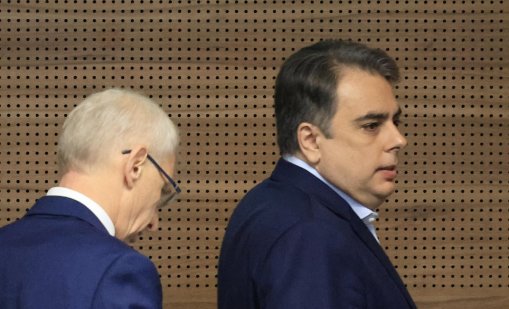 Асен Василев: Йотова е проявила милост към наркотрафиканти, но не и към децата на България