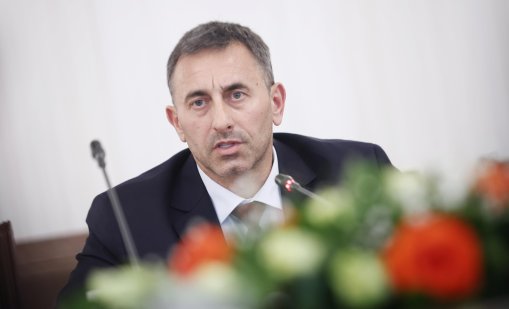 Румен Спецов аут, Евгени Симеонов е новият особен търговски управител на "Лукойл"