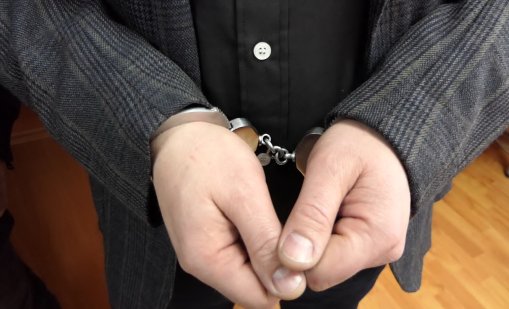 Задържаха мъж във Варна за издаване на фалшиви медицински документи за работа с храни