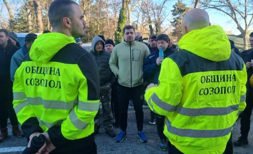 Откриха нефтено петно край Созопол, синът на изчезналия капитан Спасов се надява на чудо