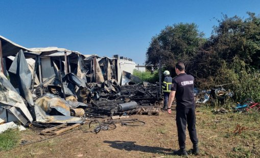 Бунгала и каравана са изгорели до плажа край Черноморец
