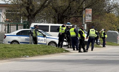 Двама задържани за кредитна измама за 49 000 евро