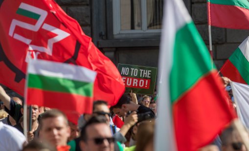 Пред НС: Жива верига срещу еврокомисари, ама еврокомисарите са мираж и ги няма
