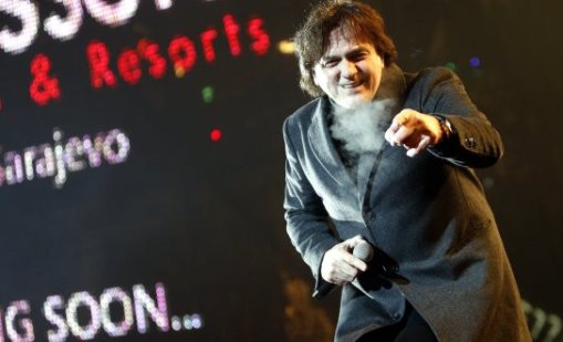 Има задържан за бомбата, хвърлена по дома на Здравко Чолич, друг заподозрян се издирва