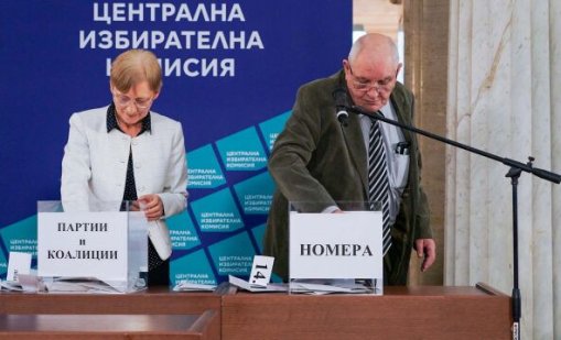 ЦИК представя днес образците на хартиена и електронна бюлетина