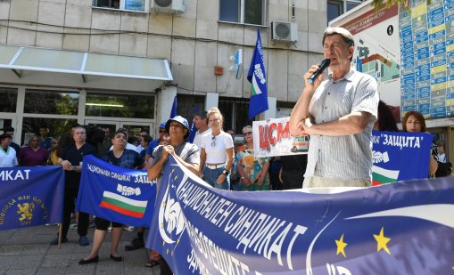 "Взех 650 евро заплата, 350 дадох за ток": Медици излязоха на протест (СНИМКИ)