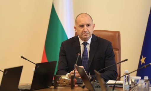ФАЦ: Първата малка драскотина по репутацията на Радев