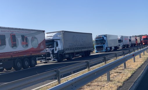 Километрична опашка от тирове преди Свиленград на "Капитан Андреево"