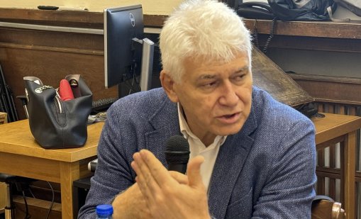 Конституционалист: Ако е имало забавяне, вината не е в Йотова