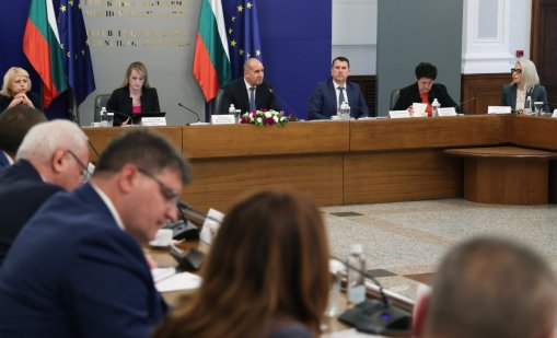 Радев иска актуализация на плановете при бедствия от областните управители