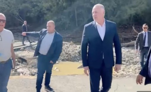 Желязков посети пострадалото ваканционно селище Елените