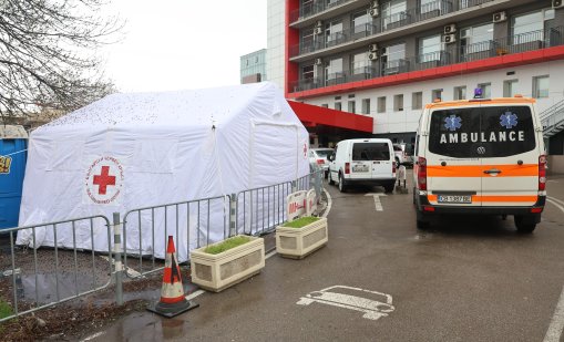 14-годишно момче падна от 5 метра, след като се срути парапет от НДК