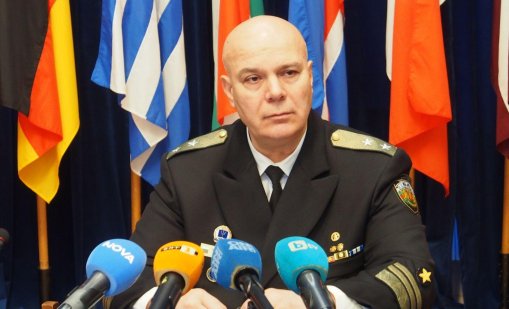 Контраадмирал Михайлов: Корпусът на потъналия риболовен кораб е цял