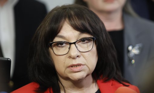 Петкова се чуди: Нямам идея как бюджетният дефицит е станал 7,4%