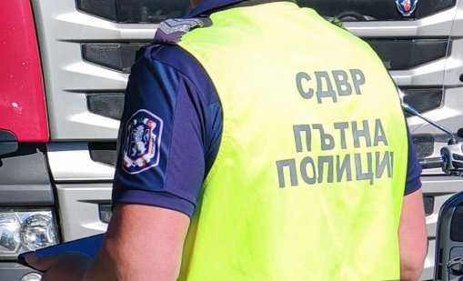 18-годишен даде газ на полицията, заряза колата и се укри
