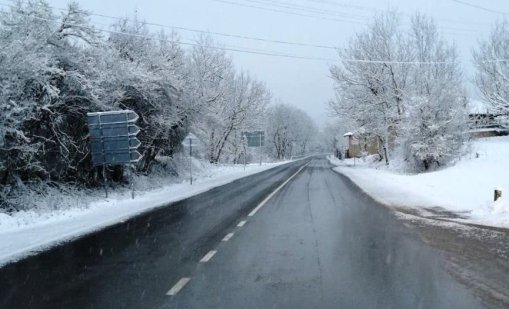 До 15 см е снегът по проходите в Смолянско, няма ограничения по пътищата