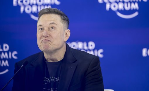 Мъск дава 260 евро на ден за работа от вкъщи  