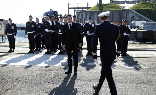 Франция изпраща в Средиземно море самолетоносача "Шарл де Гол"