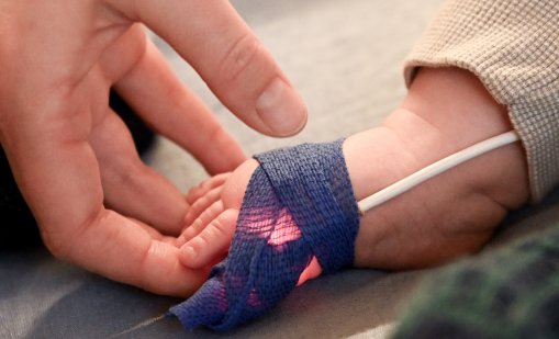 Над 600 бебета във Франция са станали жертви на сексуално насилие през 2014 г.