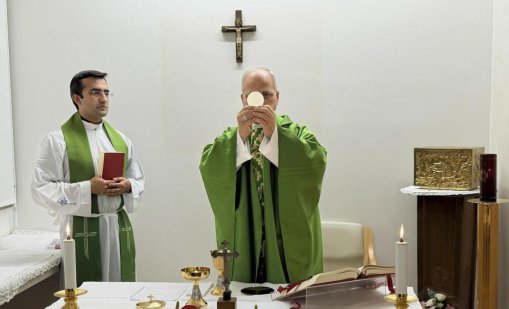 Папа Лъв XIV отслужва литургия в болница, където го оперираха