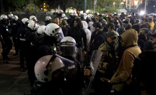 Властите в Белград арестуваха бивш баскетболист в протеста срещу Вучич