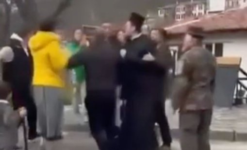 Почерпен свещеник и младежи се биха на Великден ВИДЕО