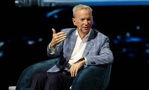 "Шугър деди": Бившият бос на Google с 43 години по-млада любовница