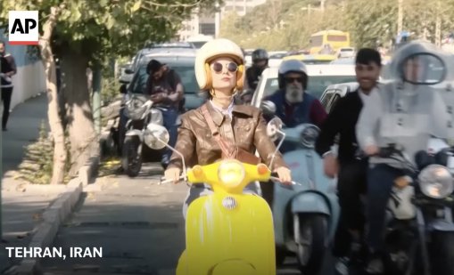 Обществена промяна в Иран: Жените вече карат мотоциклети ВИДЕО