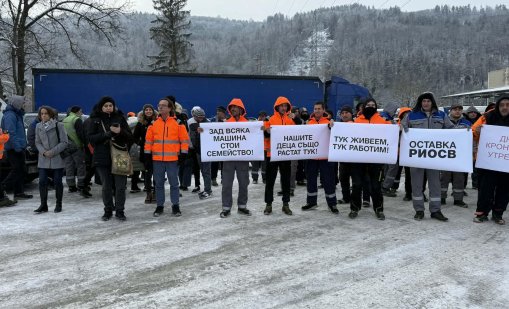 Напрежение пред &ldquo;Кроношпан" във Велико Търново, пломбираха завода