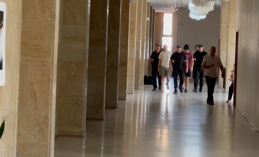 Съдът реши: домашен арест с гривна за двамата служители на НАП