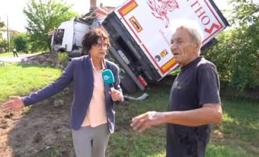 По чудо без жертви: ТИР скъса мантинела и се вряза в къща