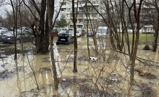 Коли "плуват" в питейна вода в ж.к. Лагера СНИМКИ