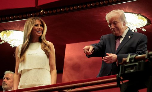 Тръмп изгледа мюзикъла &ldquo;Чикаго&rdquo; на фона на аплодисменти и освирквания ВИДЕО