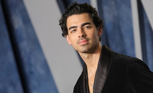 Джо Джонас с ново гадже?