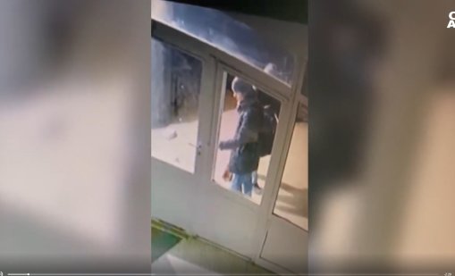 Непознат тормози блок в столичен квартал: Пали входната врата, асансьора