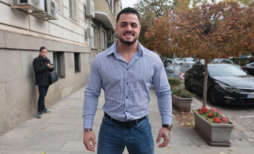 Работата е сериозна: Карлос Насар представи любимата на родата