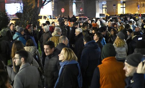 В кадър: Лидерите на ПП-ДБ подкрепиха протест за Мария Цънцарова