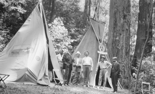 Милиардери, технологични босове и водещи се оказаха членове на затворено общество в САЩ 