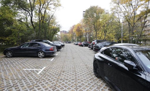 СОС гласува за разкриване на 1200 паркоместа в София