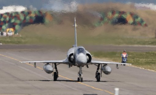 Как Китай планира да изпрати най-голямата армия в света на Тайван