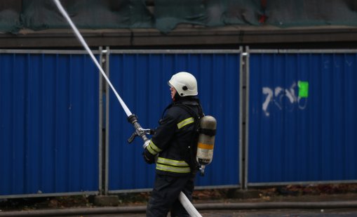 Мъж подпали сам апартамента си, изгасил го и изчезнал