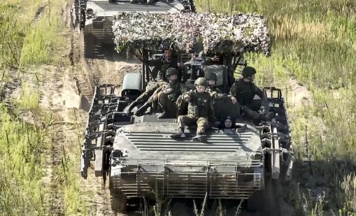 Руските военни след 3 години на битки: Изпратиха ни да умираме, а те пият бира в бара